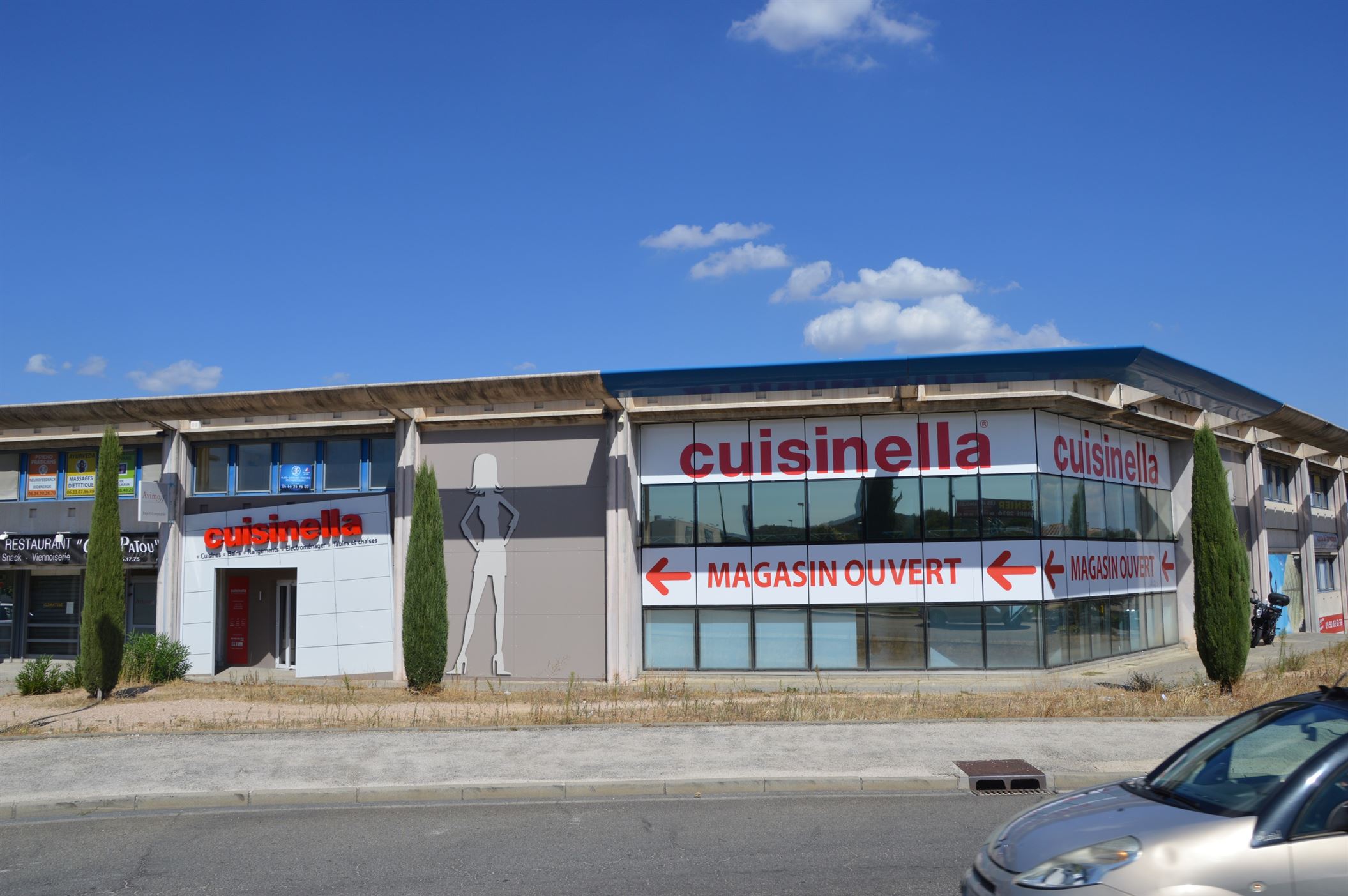 LOCATION LOCAL COMMERCIAL CUISINELLA LES ANGLES 30