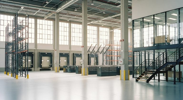 Entrepôt à vendre avec Baux Locaux Immobilier