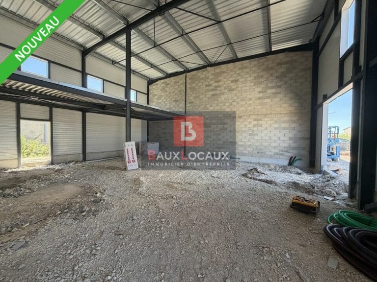 Locaux commerciaux à louer à Vedene de 194 m²