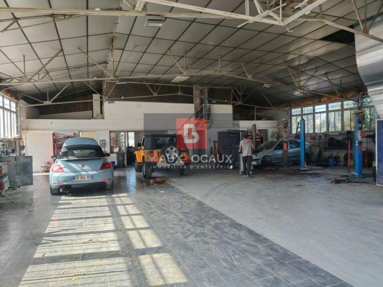 Entrepôt / Logistique & Locaux d'activité à vendre à Grans de 370 m²