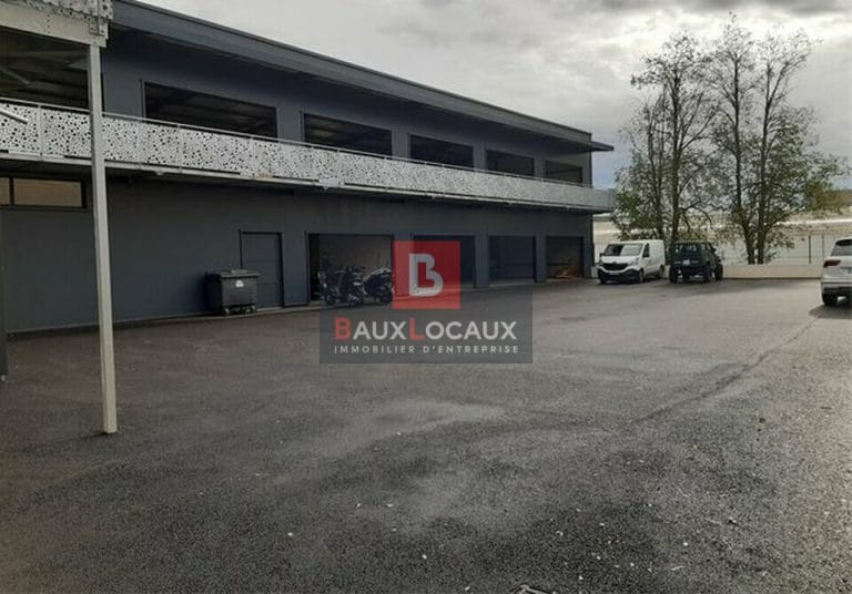 Locaux commerciaux à louer à Ales de 750 m²