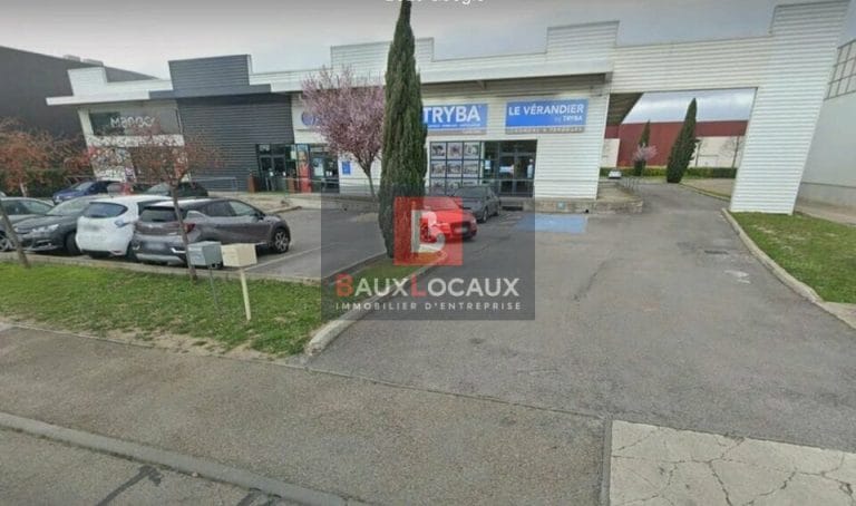 Locaux commerciaux à louer à Nîmes de 310 m²