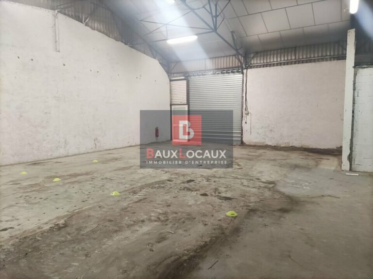 Entrepôt / Logistique & Locaux d'activité à louer à Salon De Provence de 230 m²