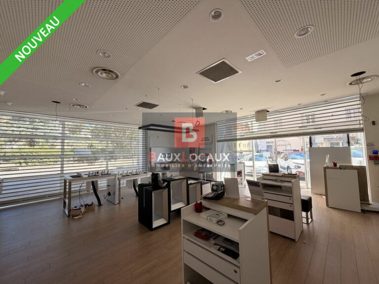 Locaux commerciaux à louer à Apt de 130 m²