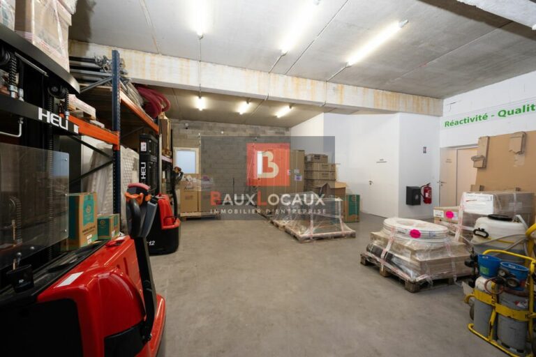 Entrepôt / Logistique & Locaux d'activité à louer à Salon De Provence de 90 m²