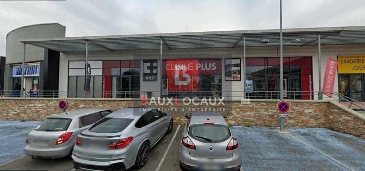 Locaux commerciaux à louer à Nimes de 496 m²