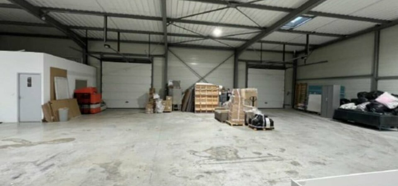 Entrepôt / Logistique & Locaux d'activité à louer à Gallargues Le Montueux de 430 m² — photo 3