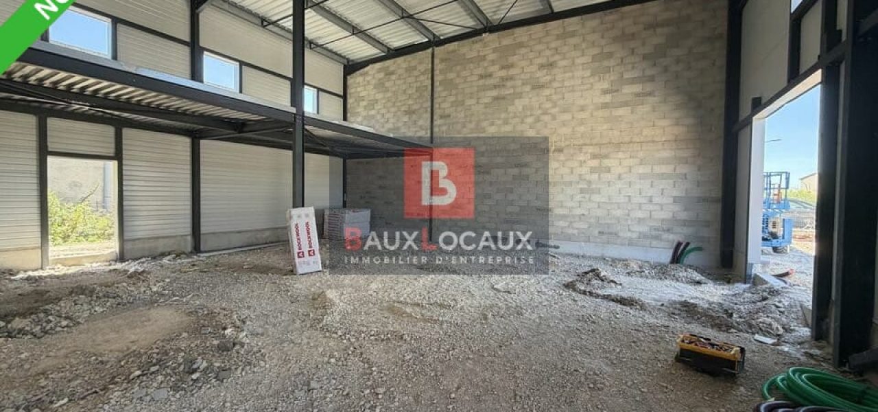 Locaux commerciaux à louer à Vedene de 194 m²