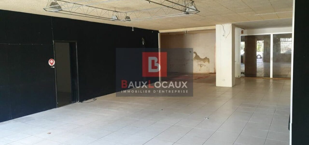 Locaux commerciaux à louer à Salon De Provence de 215 m²