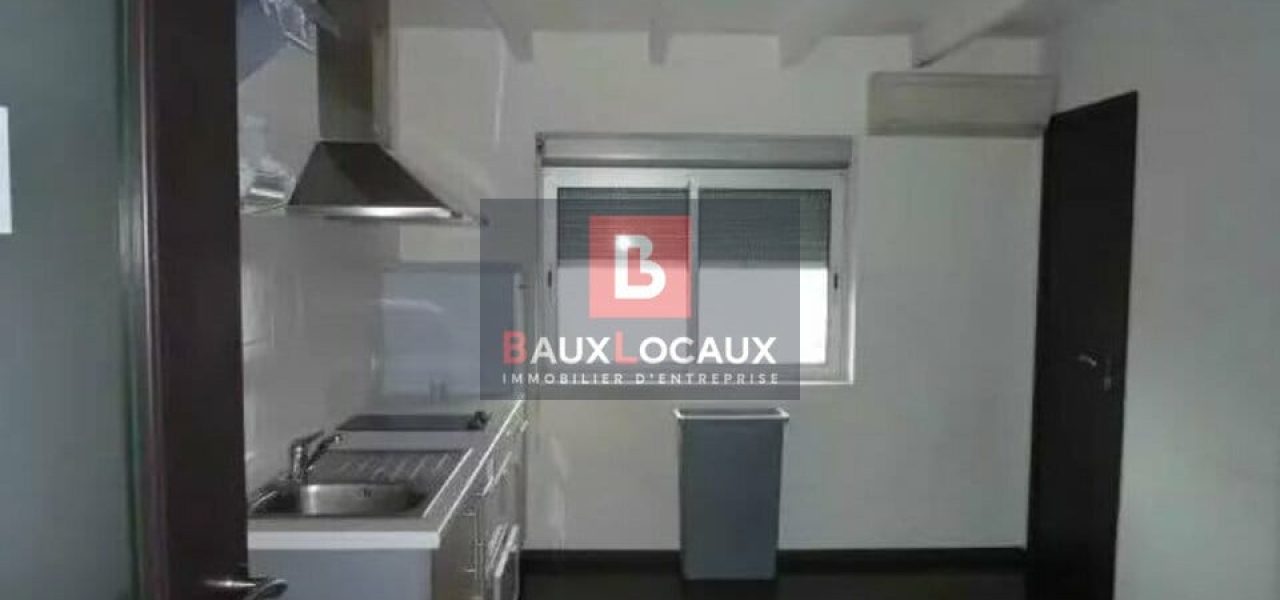 MIXTE ACTIVITES-BUREAUX à LOUER — photo 9