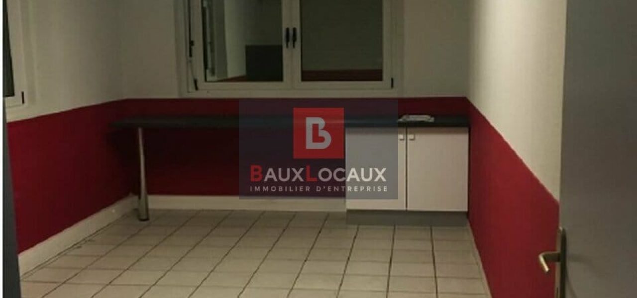 Entrepôt / Logistique & Locaux d'activité à louer à Gallargues Le Montueux de 430 m² — photo 4