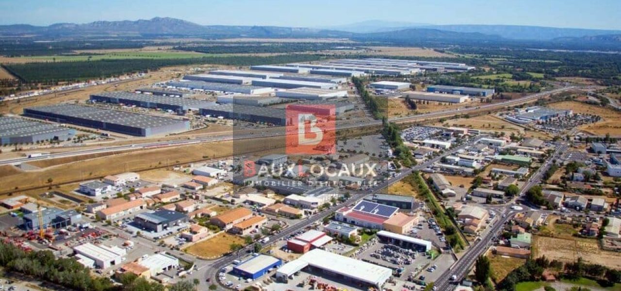 Entrepôt / Logistique & Locaux d'activité à louer à Salon-De-Provence de 300 m² — photo 2